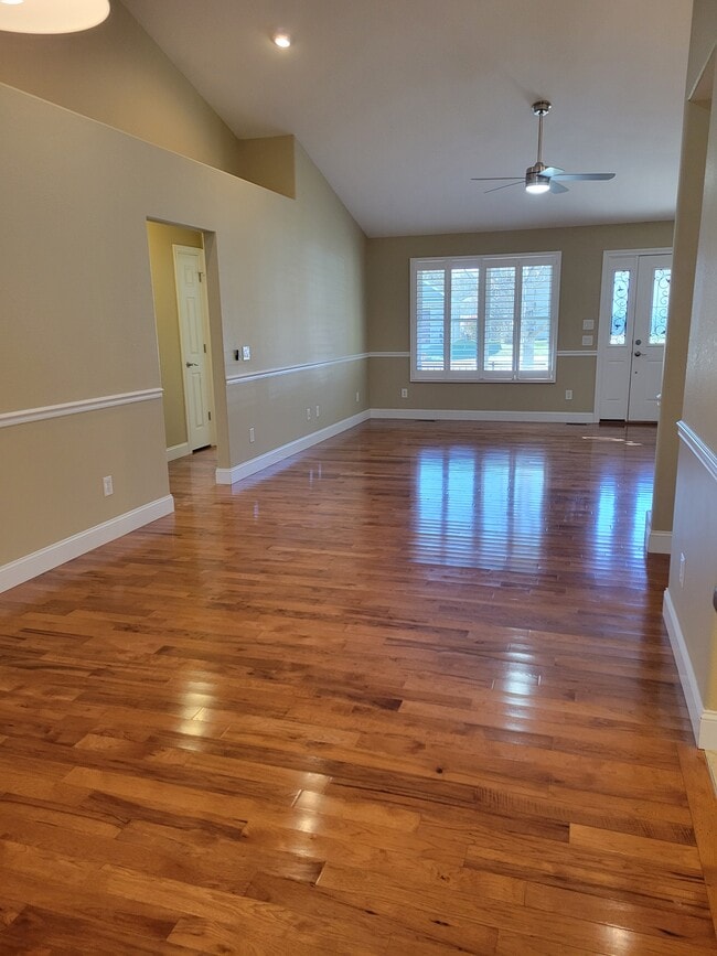 Building Photo - 544 Snead Dr