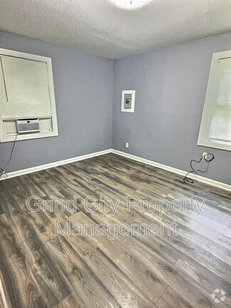 Building Photo - 3042 McAdoo Ave
