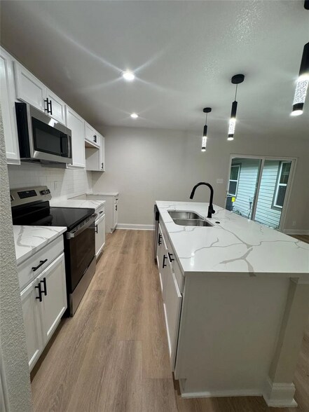 Building Photo - 728 Hilltop Cir