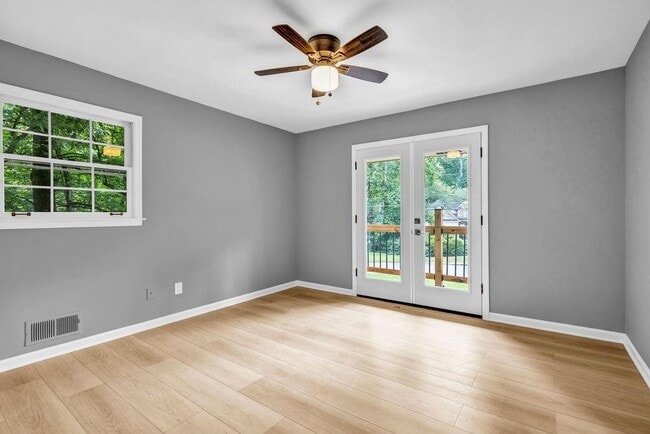 Building Photo - 4260 Bonaparte Dr