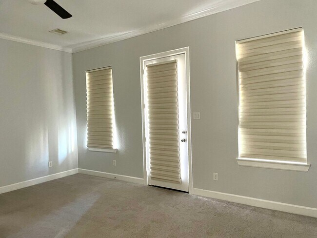 Building Photo - 1211 Marconi St