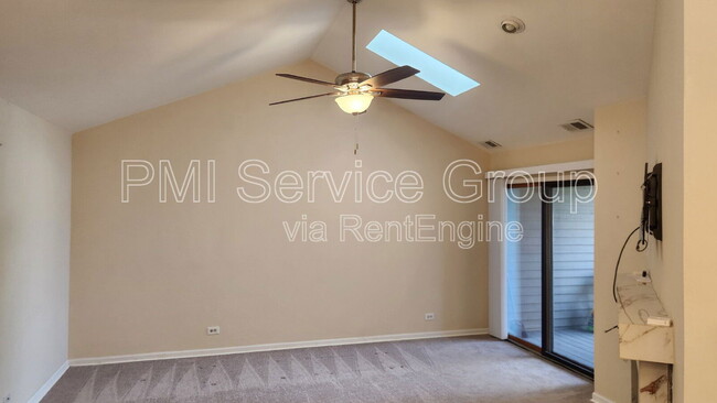 Building Photo - 985 West Ct