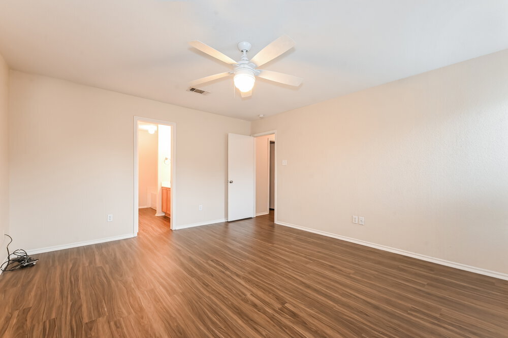 Building Photo - 1011 Caliente Dr