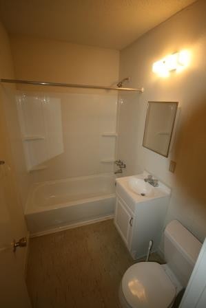 Building Photo - 2302 Rose Dr
