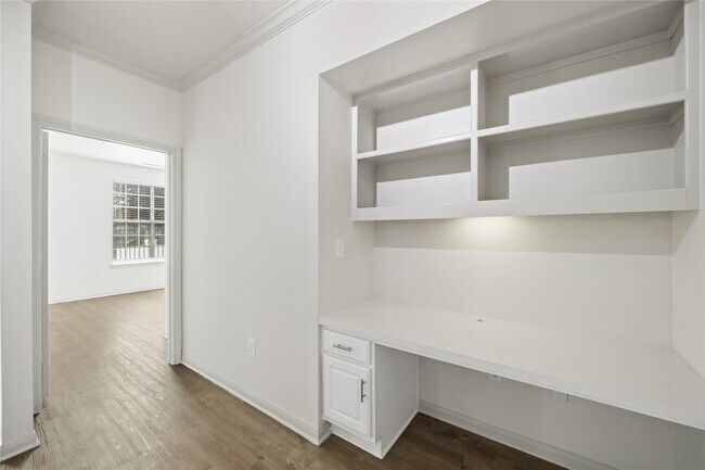 Building Photo - 11925 Jones Rd