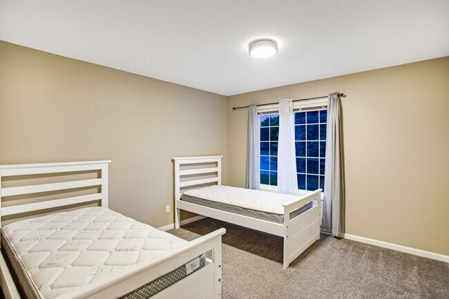 Building Photo - Stunning Updated Patio Home in Highland Me...
