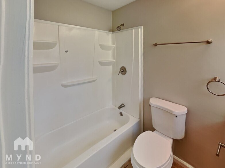 Building Photo - 450 Fairburn Rd NW