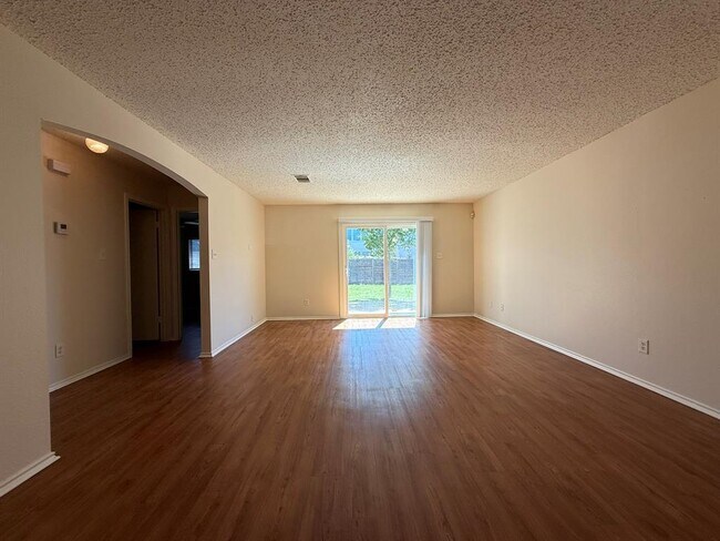 Building Photo - 1030 London Ln
