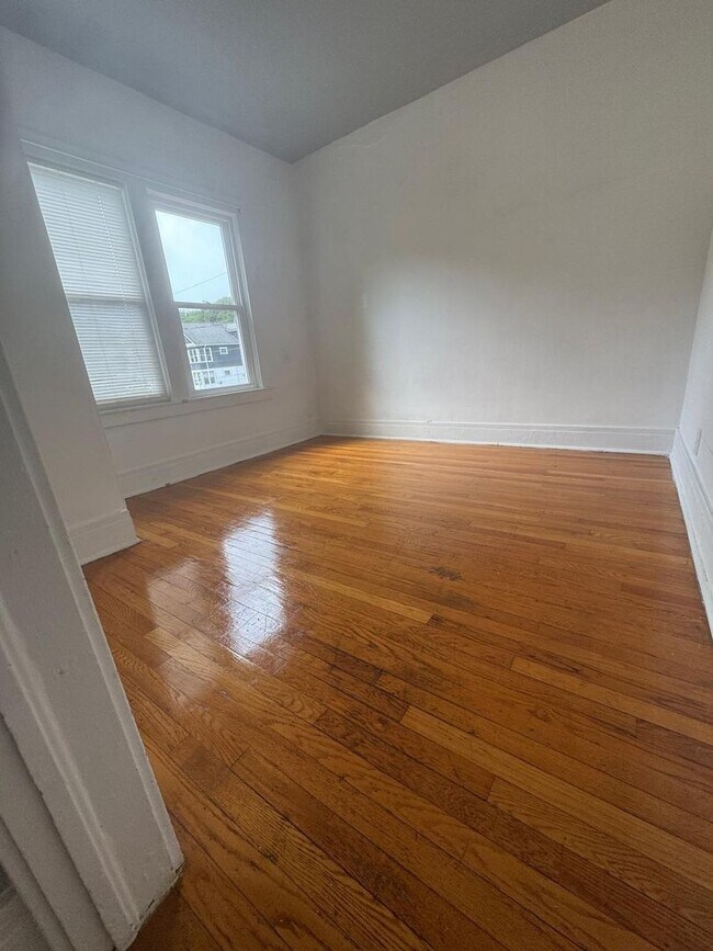 Building Photo - Eastwood Charmer – Updated 3-Bedroom with ...