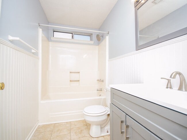 Building Photo - Location...Location....Location in Madison!