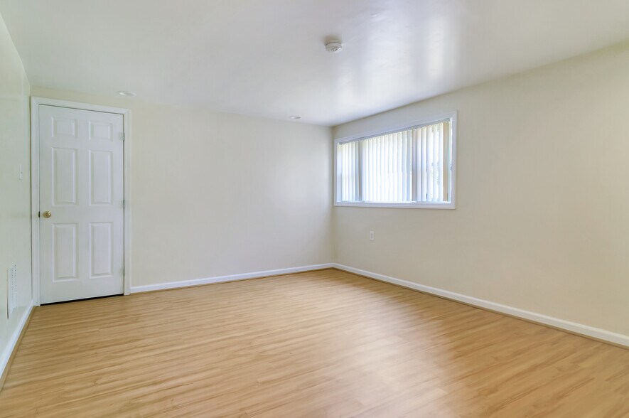 Building Photo - 9085 Autoville Dr