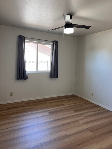 Building Photo - 3015 E Desert Cove Ave