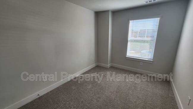 Building Photo - 143 Dalmatian Dr