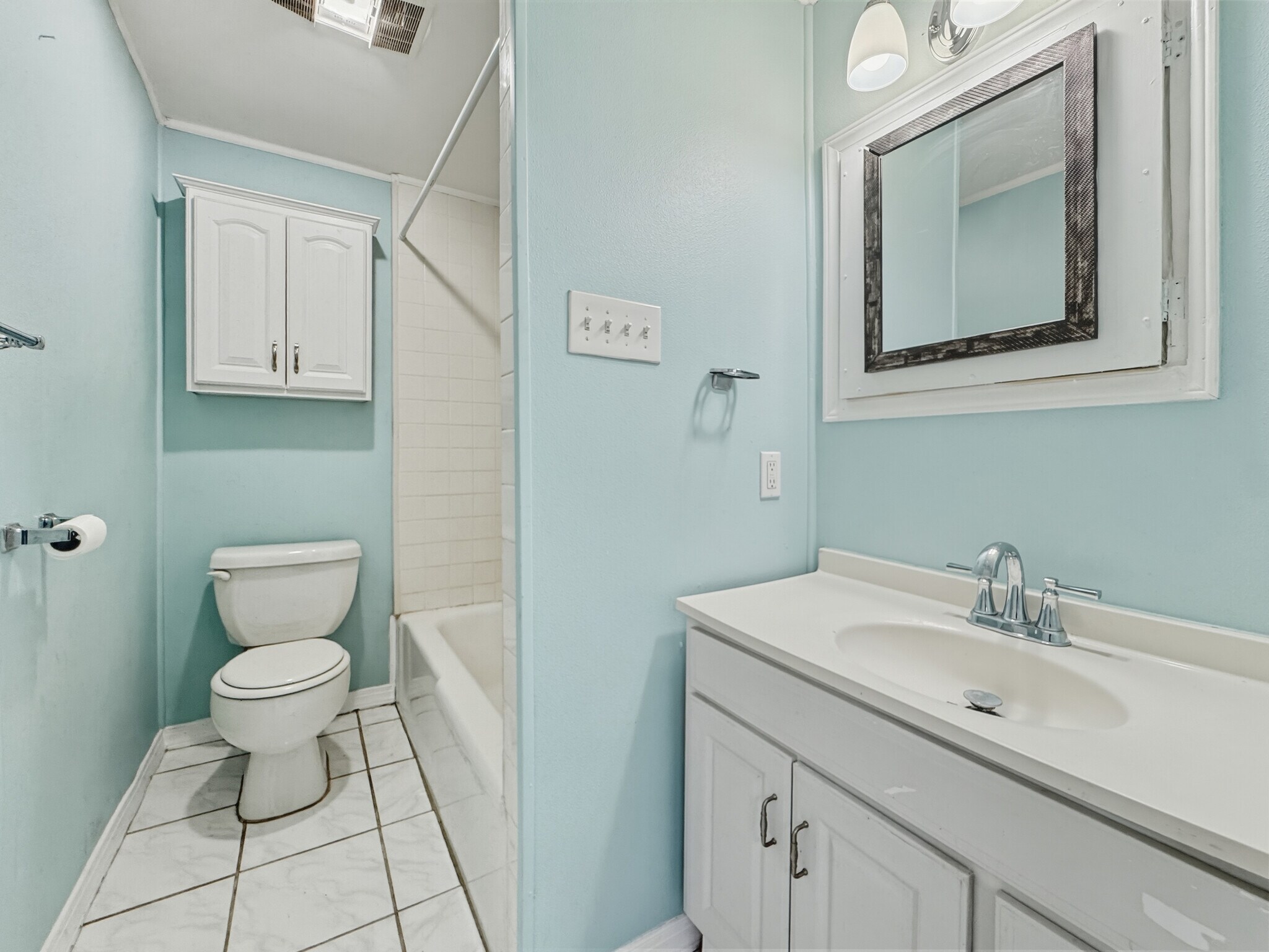 Building Photo - 1656 Pleasure St