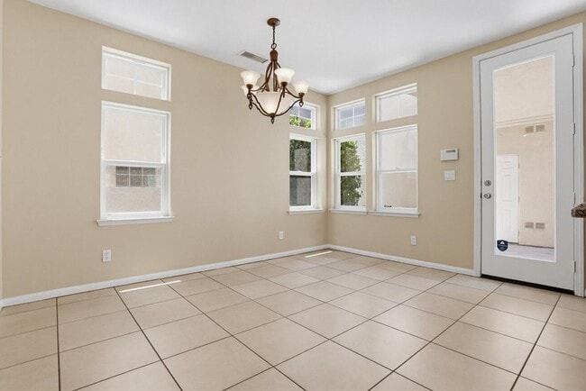 Building Photo - 3 Bedroom Home Available Now!
