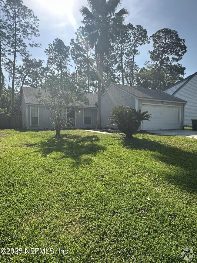 Building Photo - 10369 Arrow Lakes Dr E