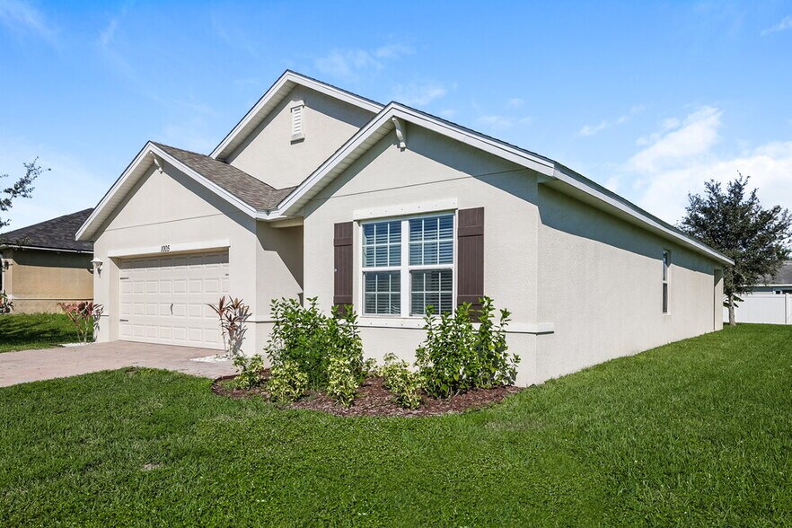 Building Photo - 1005 SW 12th Ave