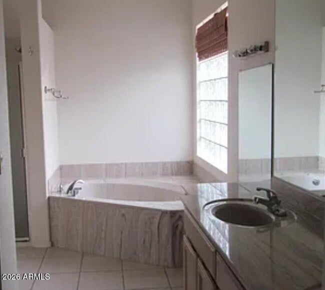 Building Photo - 2839 Greenbrier Rd