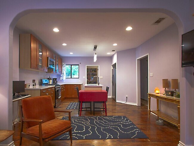 Building Photo - 1808 Maple Ave