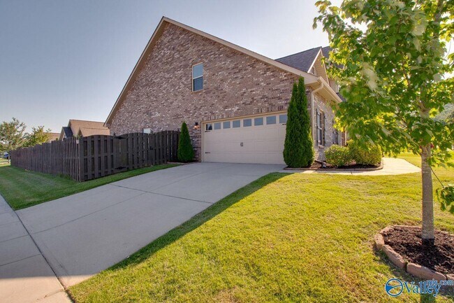 Building Photo - 2964 Magnolia Park Drive Southeast