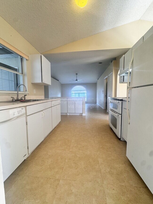 Building Photo - 116 Barrington Dr