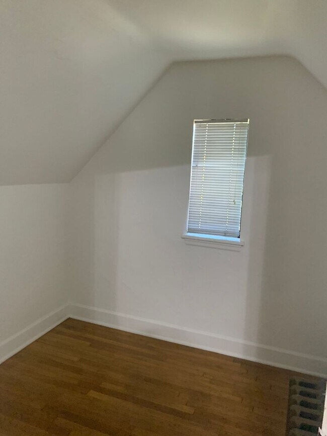 Building Photo - Sumner! New Price!