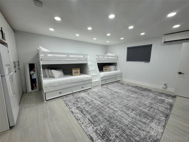 Building Photo - 1800 Admirals Way