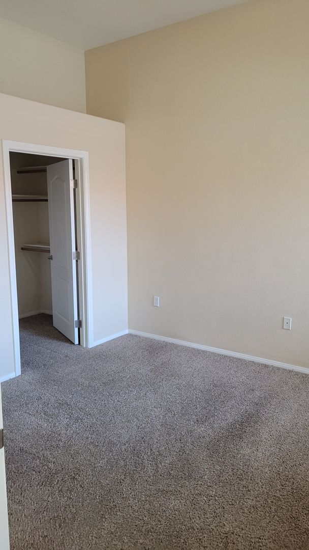 Building Photo - 10650 Calico Mountain Ave