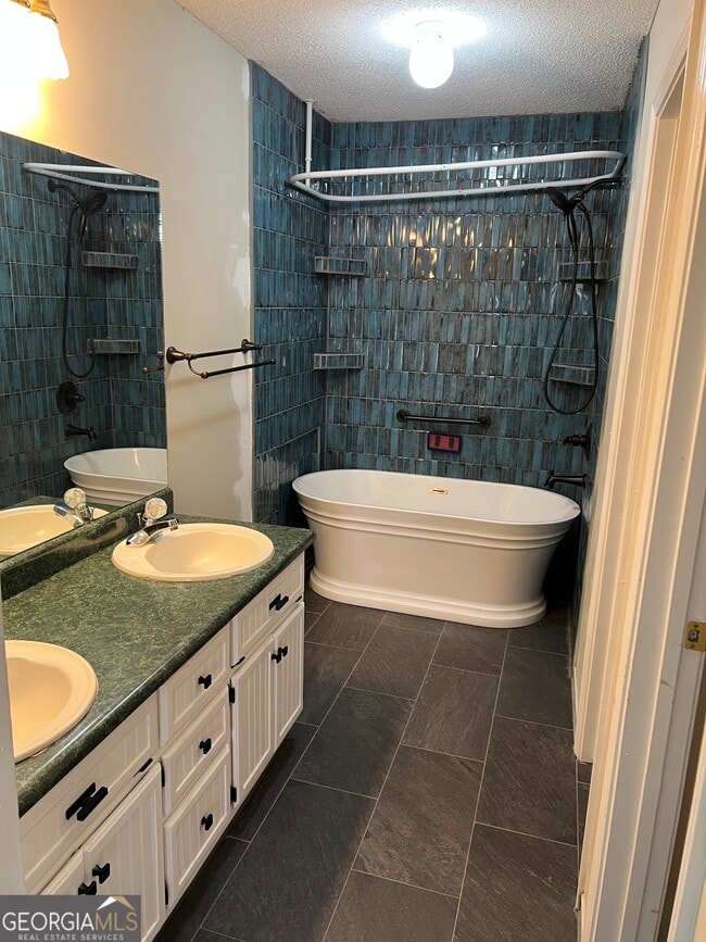 Building Photo - 102 Huntington Dr