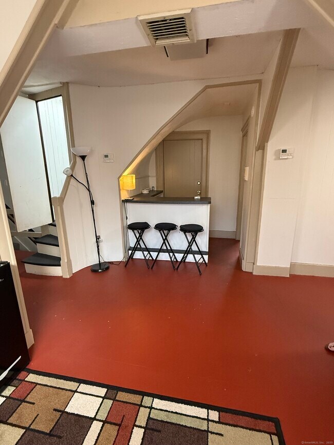 Building Photo - 389 Orange St