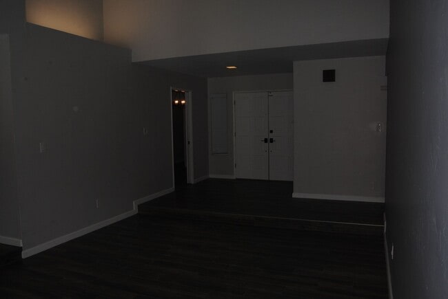 Building Photo - 2413 Sunrise Dr