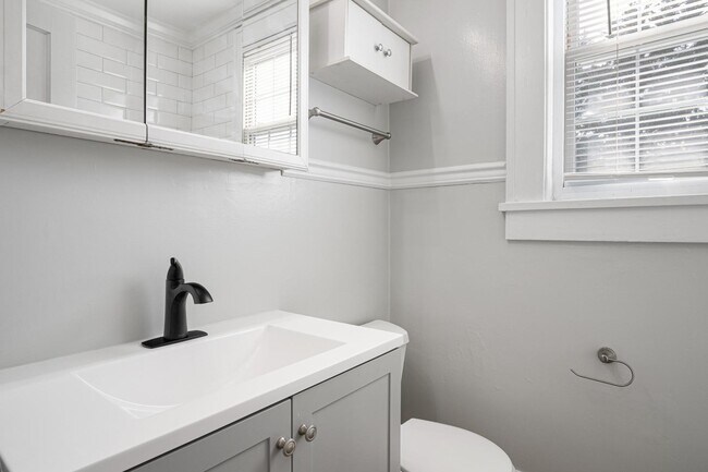 Building Photo - 545 Montgomery St