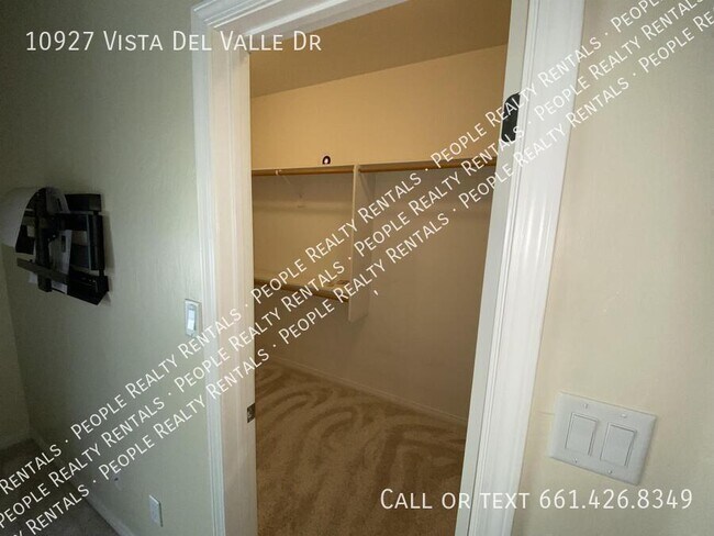 Building Photo - 10927 Vista Del Valle Dr