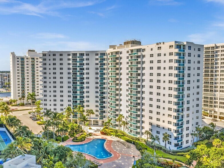 Building Photo - 3001 S Ocean Dr