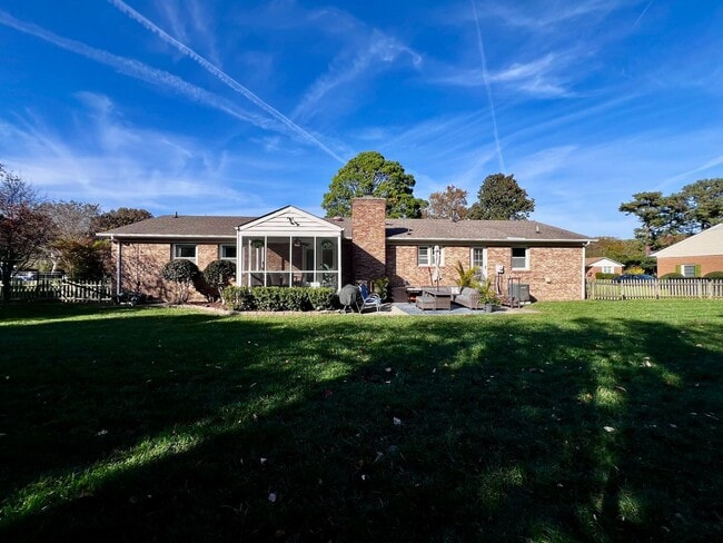 Building Photo - Beautiful All-Brick Ranch in the Heart of Kings Grant!