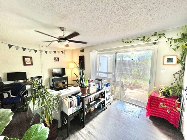 Building Photo - One Bedroom unit in Fourplex with Yard for...
