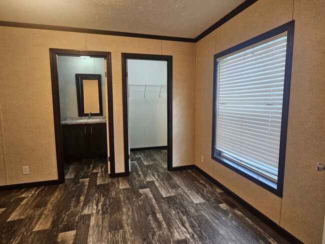 Building Photo - 333 E Lakewood Blvd