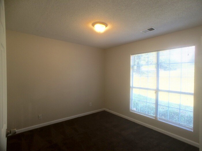 Building Photo - 4145 Riverbank Ct