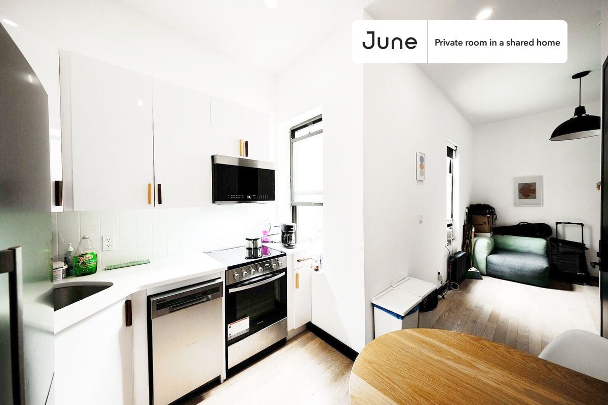 Building Photo - Room in Shared 3 bed/3 bath home