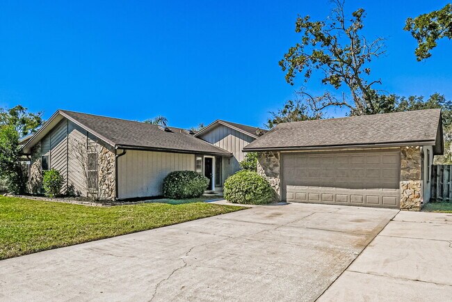 Building Photo - 810 Hardwood St