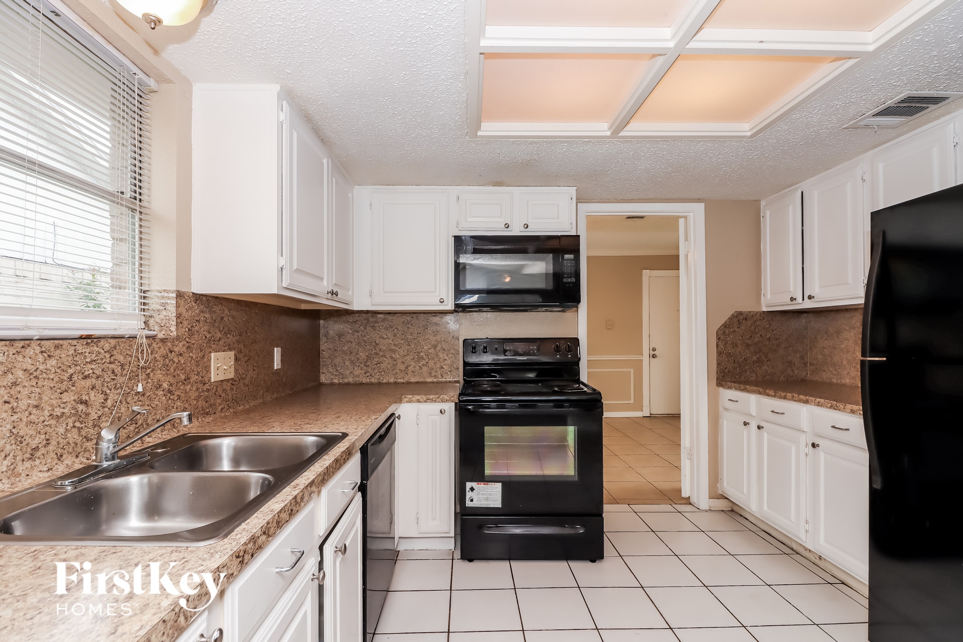 Building Photo - 7431 Navidad Rd