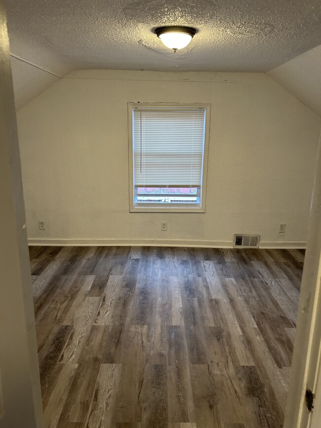 Upstairs Bedroom - 18918 Westphalia St