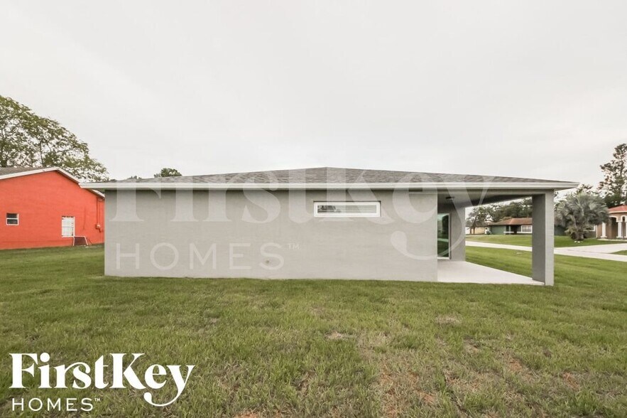 Building Photo - 797 SW Hillsboro Cir