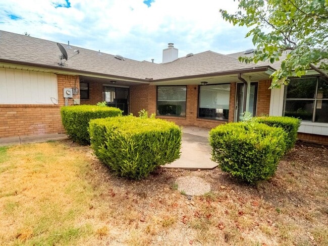 Building Photo - 3201 Creekwood Ct