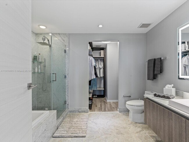 Building Photo - 801 S Miami Ave