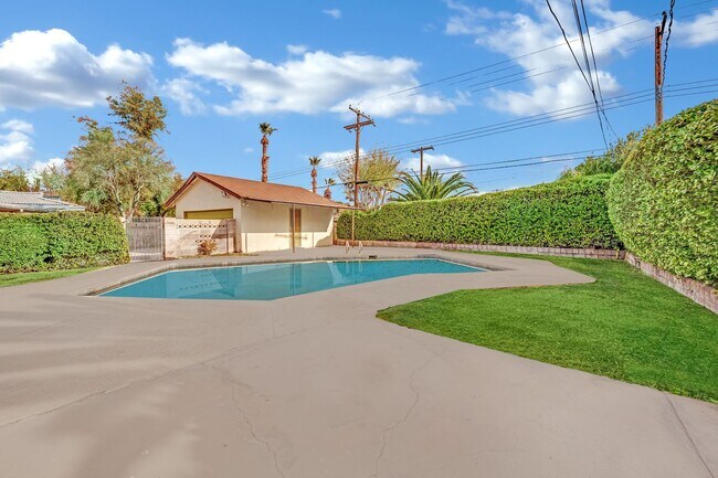 Building Photo - Mid-Century Modern Gem in Historic McNeil ...