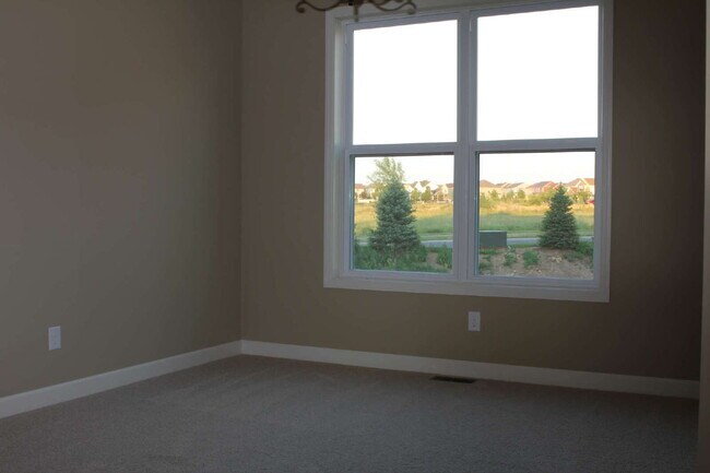 Building Photo - Stunning 5BR/3.5BA Single Family Home w/ 3...