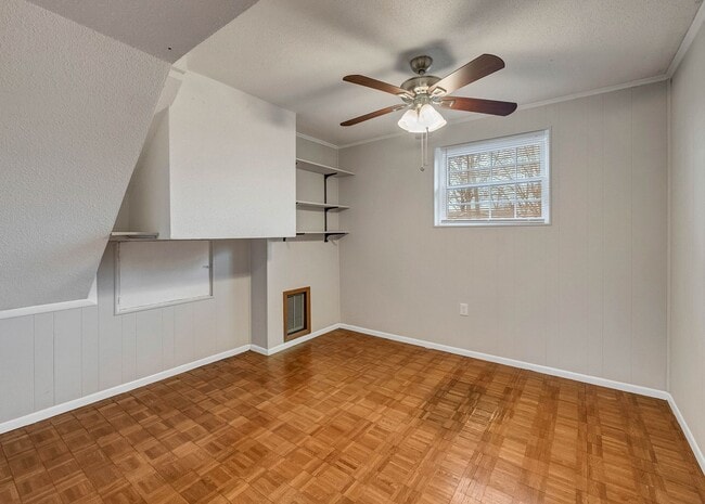 Building Photo - Available for rent: $1,250/month — 4-Bedroom, 2- Bath Single-Family Home in Harrison, TN!