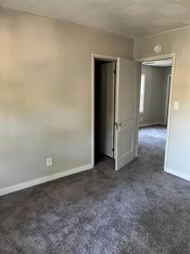 Building Photo - 406 S 6th Ave