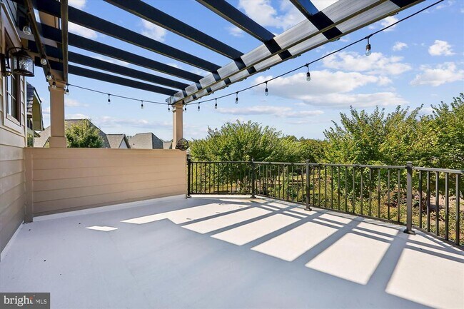 Building Photo - 448 Salk Cir